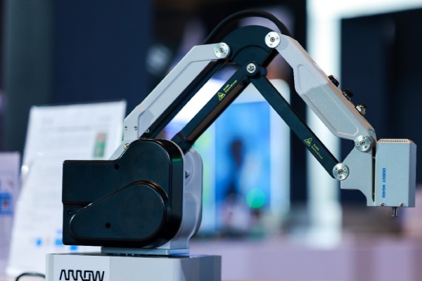 IMU与压电薄膜传感器在机器人领域的应用